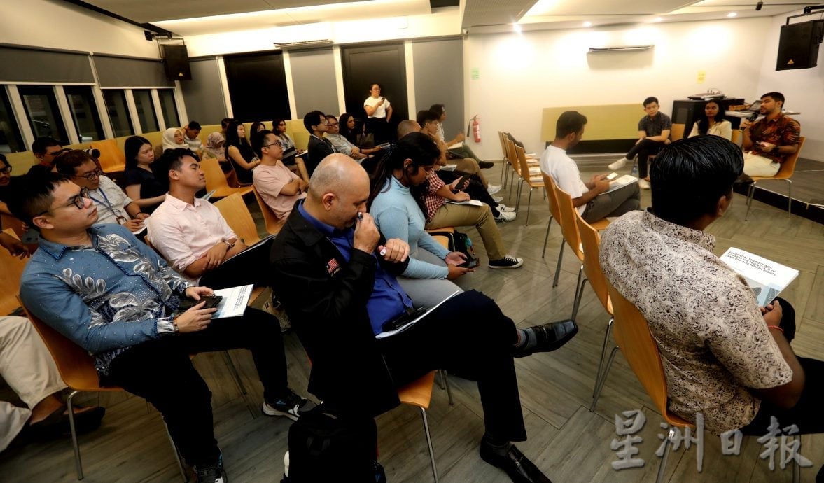 大都会(版3头)/拉吉夫出席“解决租房种族歧视问题”公共论坛