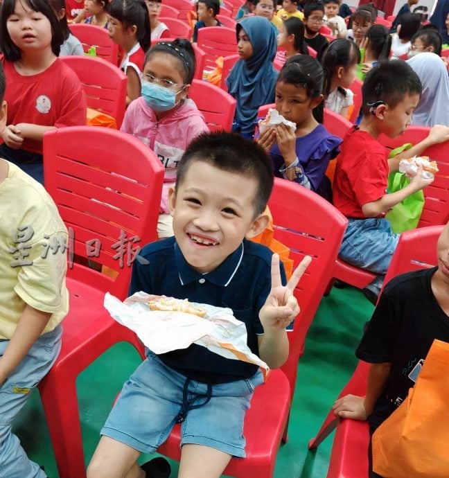 绿量 | 全村家长配合学生养成习惯 毓英小学收饮料盒之冠