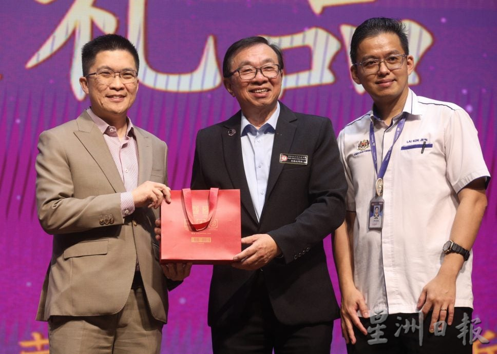 愿“A-也是A”是固定政策 王鸿财：那时说不算 学生好失望