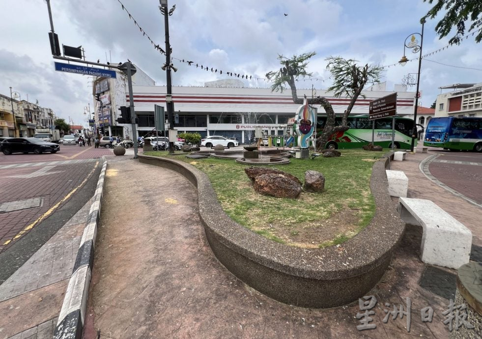 （古城第2版主文）鸽子不见了！小印度喷水池今早“空城”