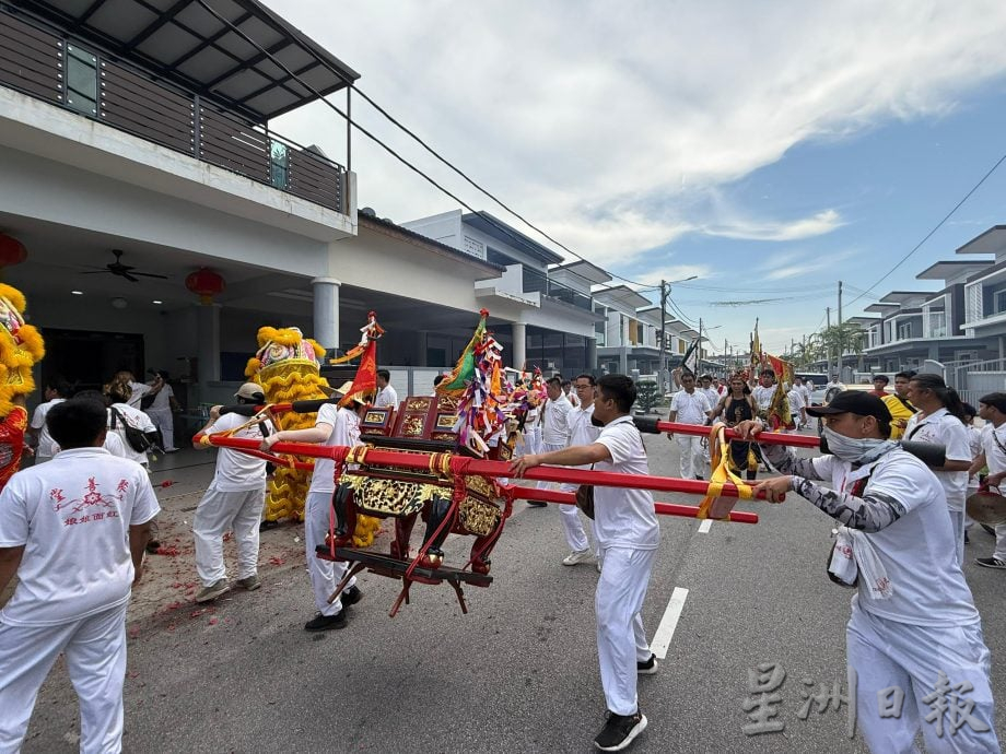 （古城第3版主文）《庙堂之旅》聚善堂红面娘娘威神加持，大人小孩的守护神