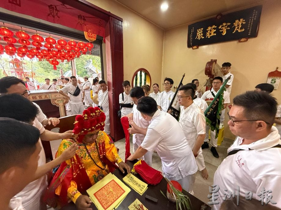 （古城第3版主文）《庙堂之旅》聚善堂红面娘娘威神加持，大人小孩的守护神