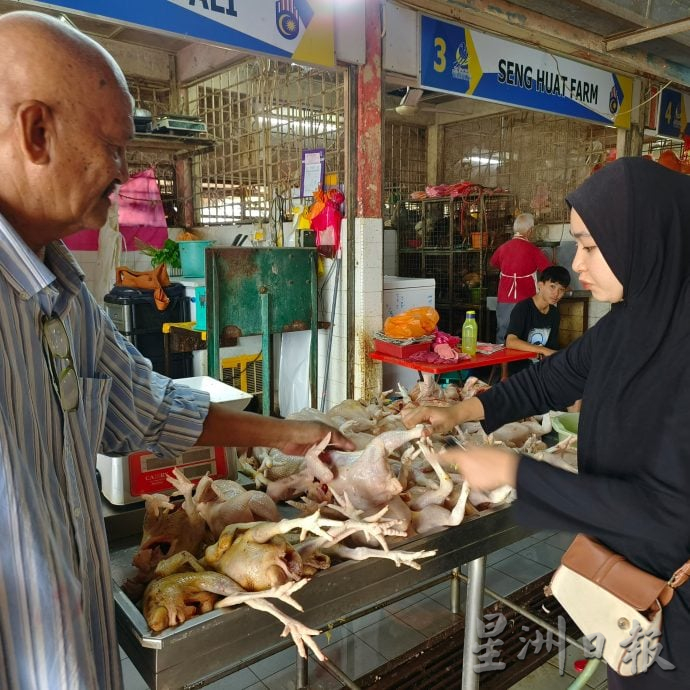 东:文德甲巴刹鸡档提升工程完成启用后 禁在巴刹宰鸡 鸡贩措手不及