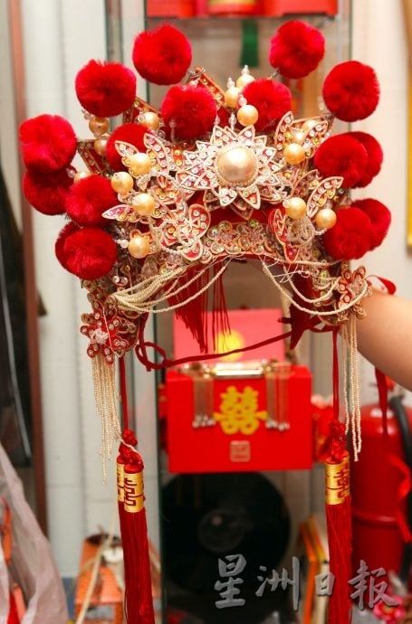 大霹雳封底主文/【人生•喜】| 吉日迎亲展传统礼俗 华丽裙褂藏巧思