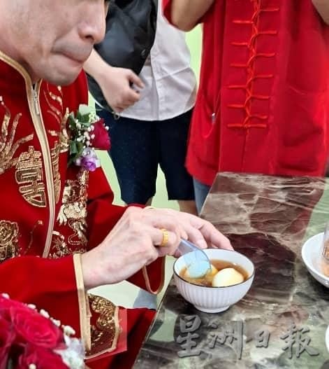 大霹雳封底主文/【人生•喜】| 吉日迎亲展传统礼俗 华丽裙褂藏巧思