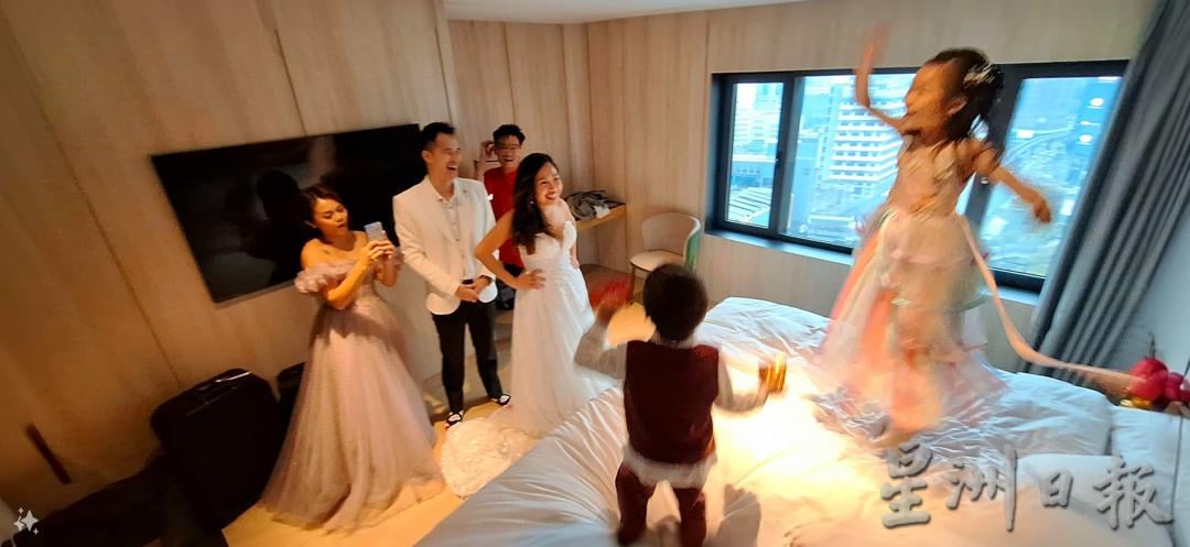 大霹雳封底主文/【人生•喜】| 吉日迎亲展传统礼俗 华丽裙褂藏巧思