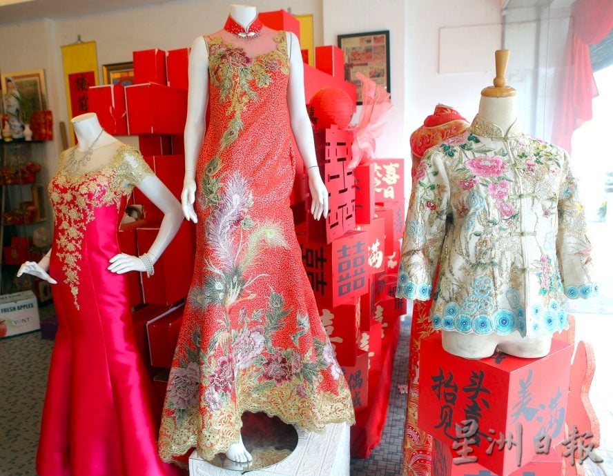 大霹雳封底主文/【人生•喜】| 吉日迎亲展传统礼俗 华丽裙褂藏巧思