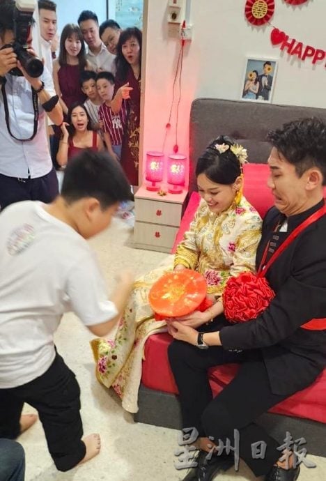 大霹雳封底主文/【人生•喜】| 吉日迎亲展传统礼俗 华丽裙褂藏巧思