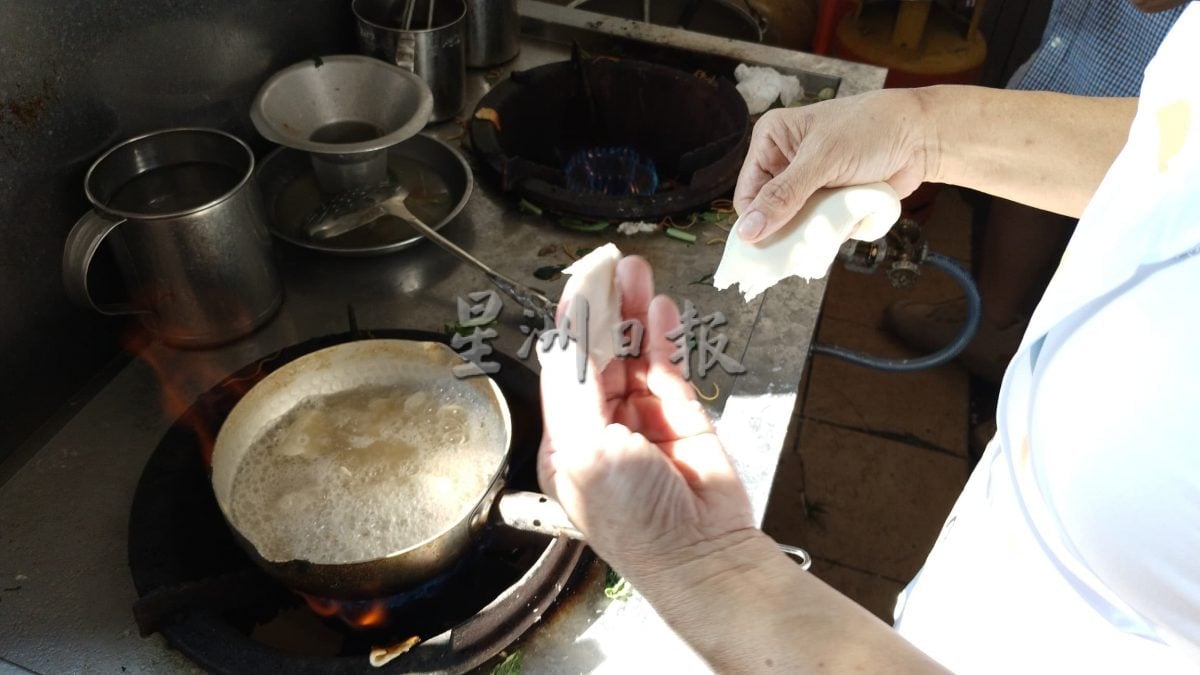 大霹雳封底主文／【人气美食】／美罗花生汤手撕板面 汤甜板面口感劲 