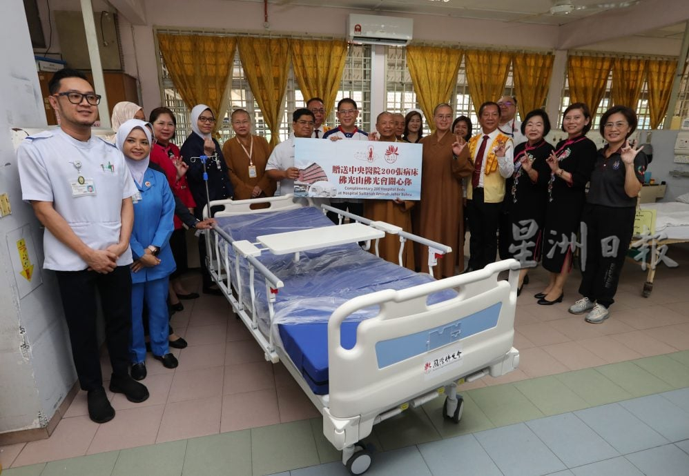 (已签发)柔:**封面**史上最大规模病床更换 新山中央医院969病床9月翻新