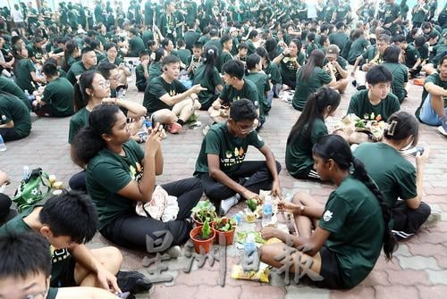 我们/蔬食路跑见证各族和谐