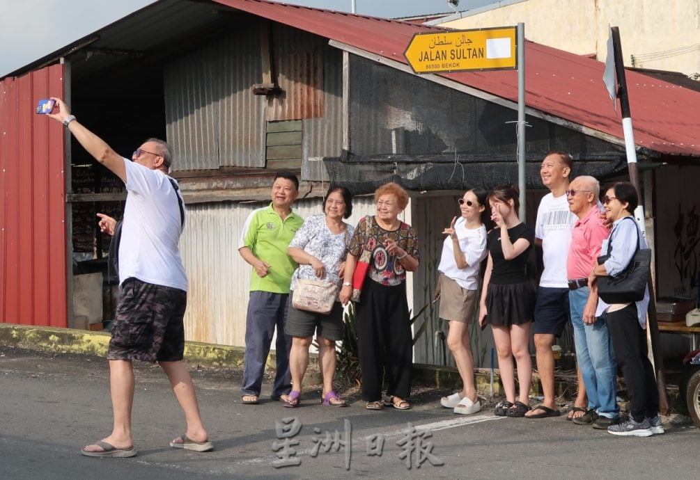 (已签发)柔:**版三**彼咯水果节榴梿飘香 90钟送完1800公斤
