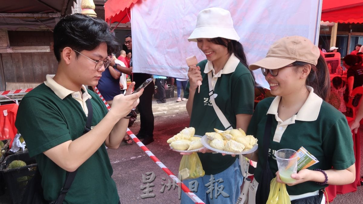 (已签发)柔:**版三**彼咯水果节榴梿飘香 90钟送完1800公斤