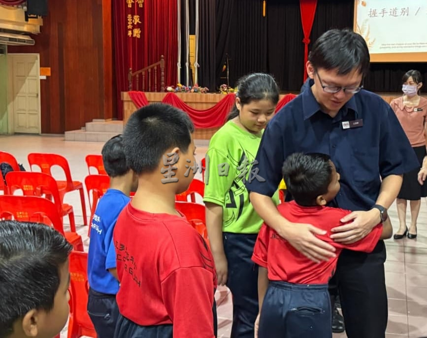 (古城版)亚罗牙也华小欢送罗永胜老师荣升副校长