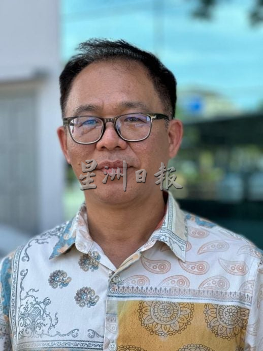 （古城第二版主文）武牙拉也班底沿河走道堆积垃圾