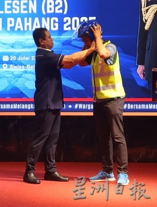 东:已签发:陆路交通局总监拿督艾迪法德里指出,下半年,彭亨州新增的MyLesen(B2)免费摩托驾照计划受惠人数预计将有600至650人