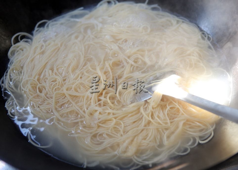 【私房好菜】炒面条 菜粄 酿豆腐 冷水河蔡武妹河婆滋味
