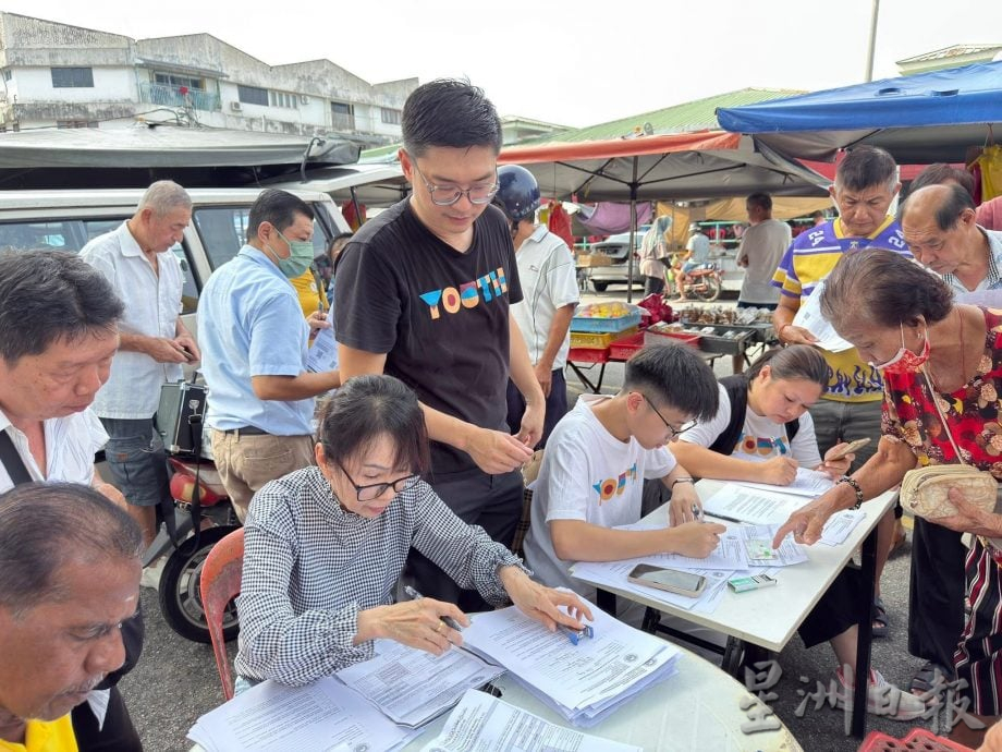 马华金宝区会巴刹征签 400人反对涨门牌税