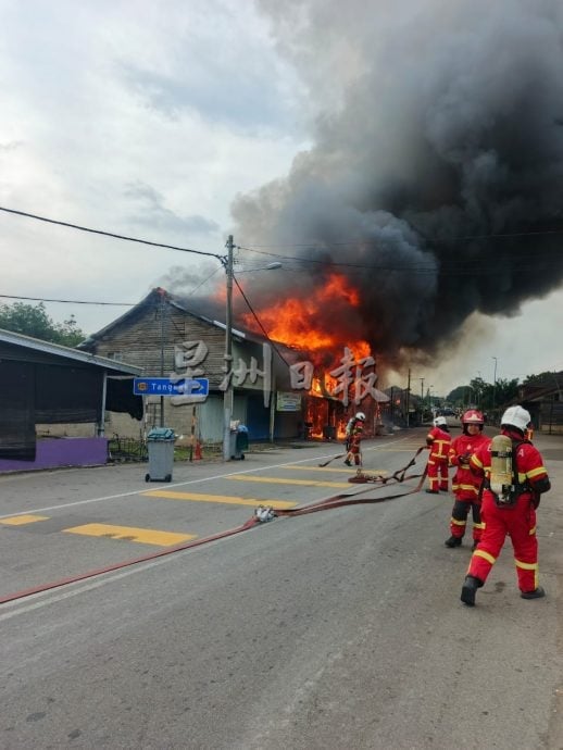 （古城封面主文）新邦木阁镇大火 14日老店屋被吞噬