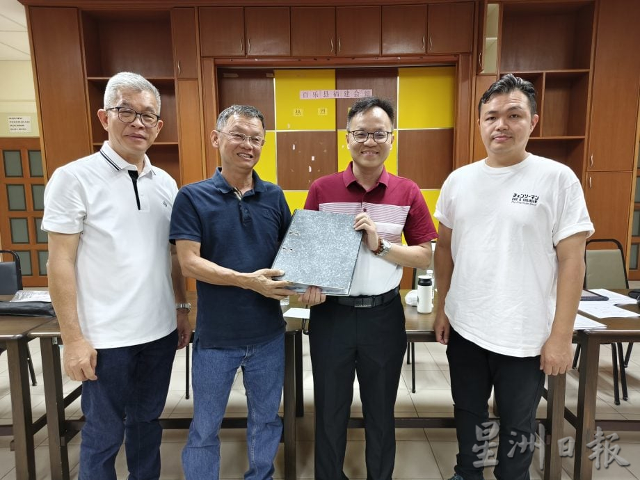 东:直凉华中校友会成立首届理事会 新任会长严国华:团队致力为母校服务