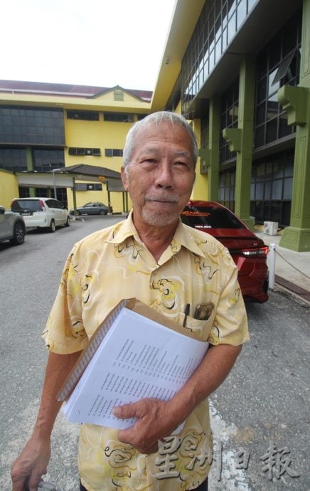 东:(建议双头条,已签发)入芭通行证申请周三截止,榴梿农民纷纷涌往土地局