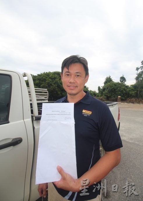 东:(建议双头条,已签发)入芭通行证申请周三截止,榴梿农民纷纷涌往土地局