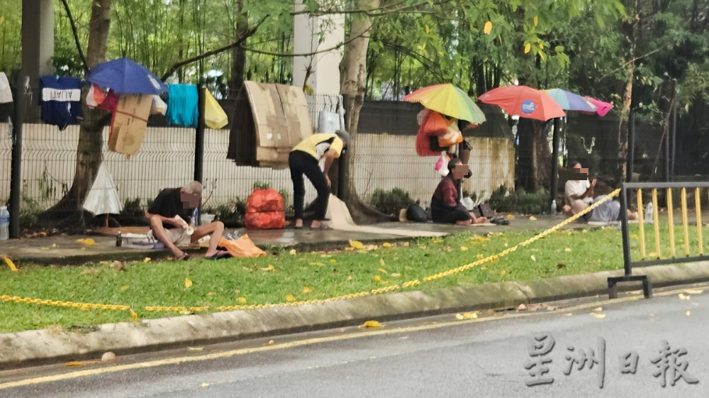 大都会/封面/揭发半山芭街头聚赌/6图