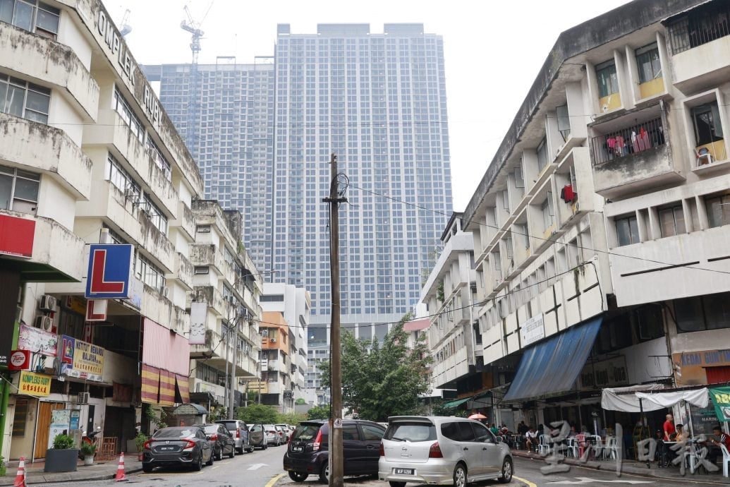 揭发半山芭街头聚赌/6图