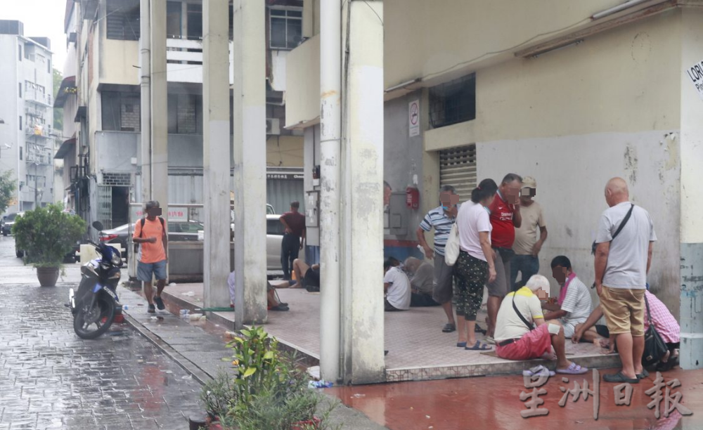 揭发半山芭街头聚赌/6图