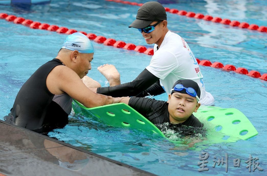 特殊班水疗融合教育 通过游泳玩乐达致治疗辅助