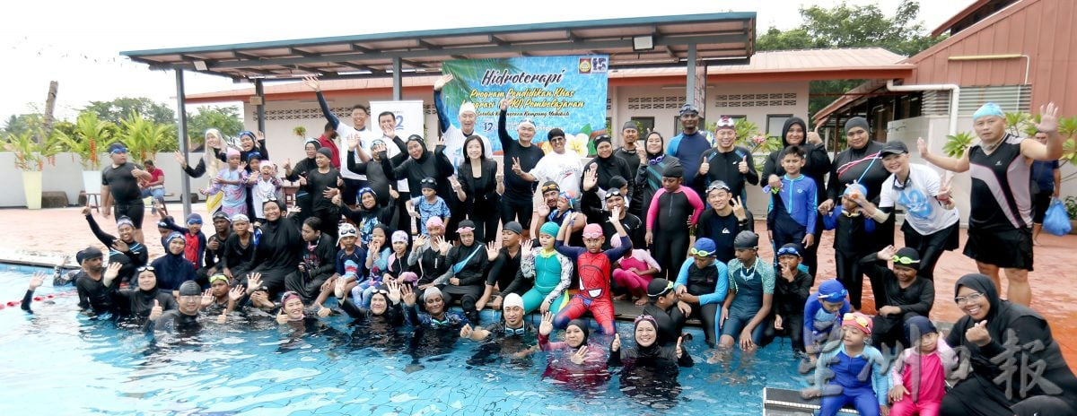 特殊班水疗融合教育 通过游泳玩乐达致治疗辅助