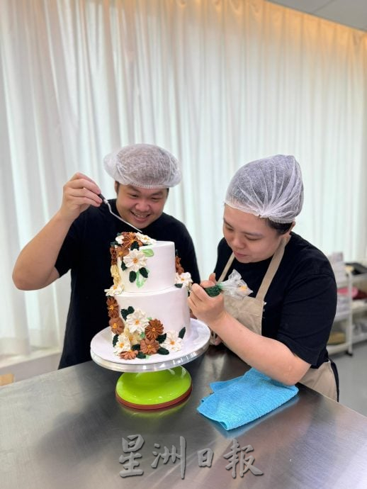 【暖势力】|“手残女子”蜕变翻糖蛋糕师  方嘉淇甜点填补人生裂缝