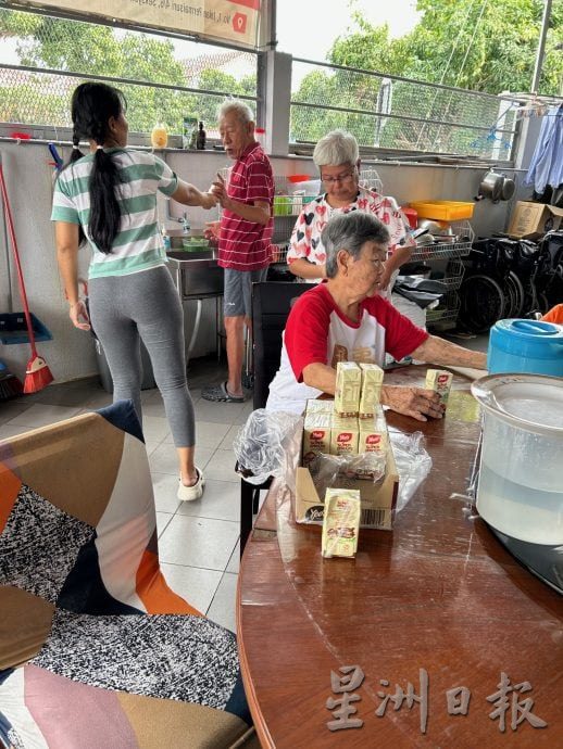 （大都会）门庭冷落缺物资，祝福文化捐助三家福利中心／4图