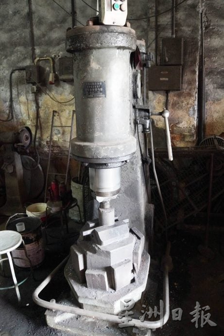 （大北马）走过百年∕叮咚当，叮咚当……加央大街百年打铁店敲响交响曲，第二代接班人也已步入九旬