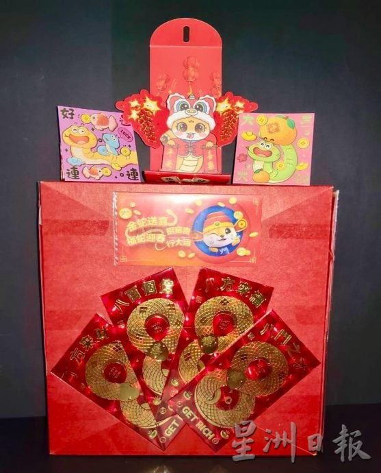 供星洲网/“红包达人”锺银凤周日将在波中义卖会举办蛇年红包封展览