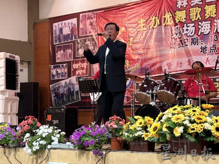 唱进酒楼!“第二届海浪乐队《耀花城之歌唱赛》周日晚引爆 现场伴奏献上音乐飨宴