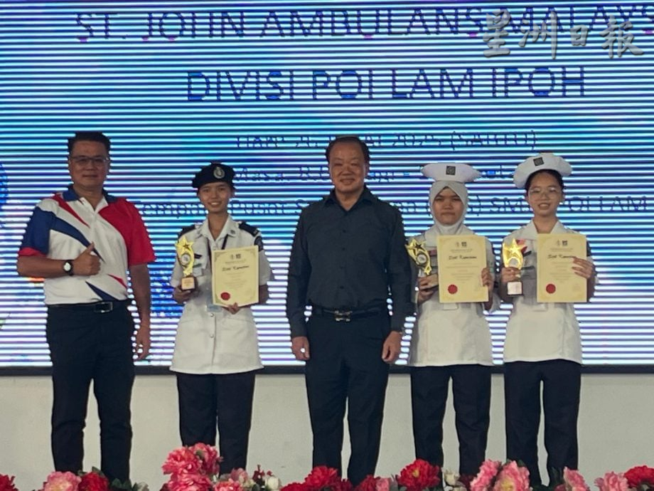 社区居民紧急也可用 培南华中设AED除颤器  ​