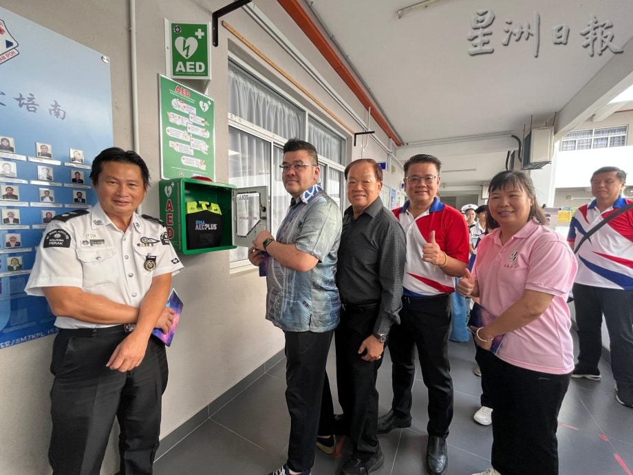 社区居民紧急也可用 培南华中设AED除颤器  ​