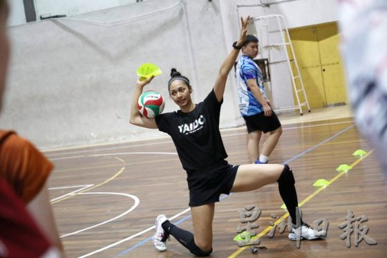 【排球少年,加油!/01】国际赛绩惨烈、比赛有限制、资源又匮乏,排球选手如何逆转困境?