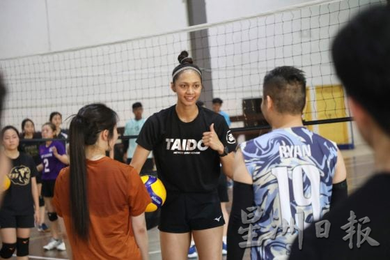 【排球少年,加油!/01】国际赛绩惨烈、比赛有限制、资源又匮乏,排球选手如何逆转困境?