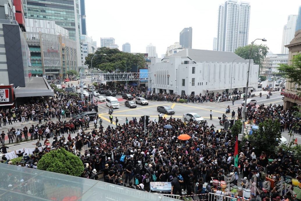 夜报封面/大集会没不愉快事件  黑潮倒安华