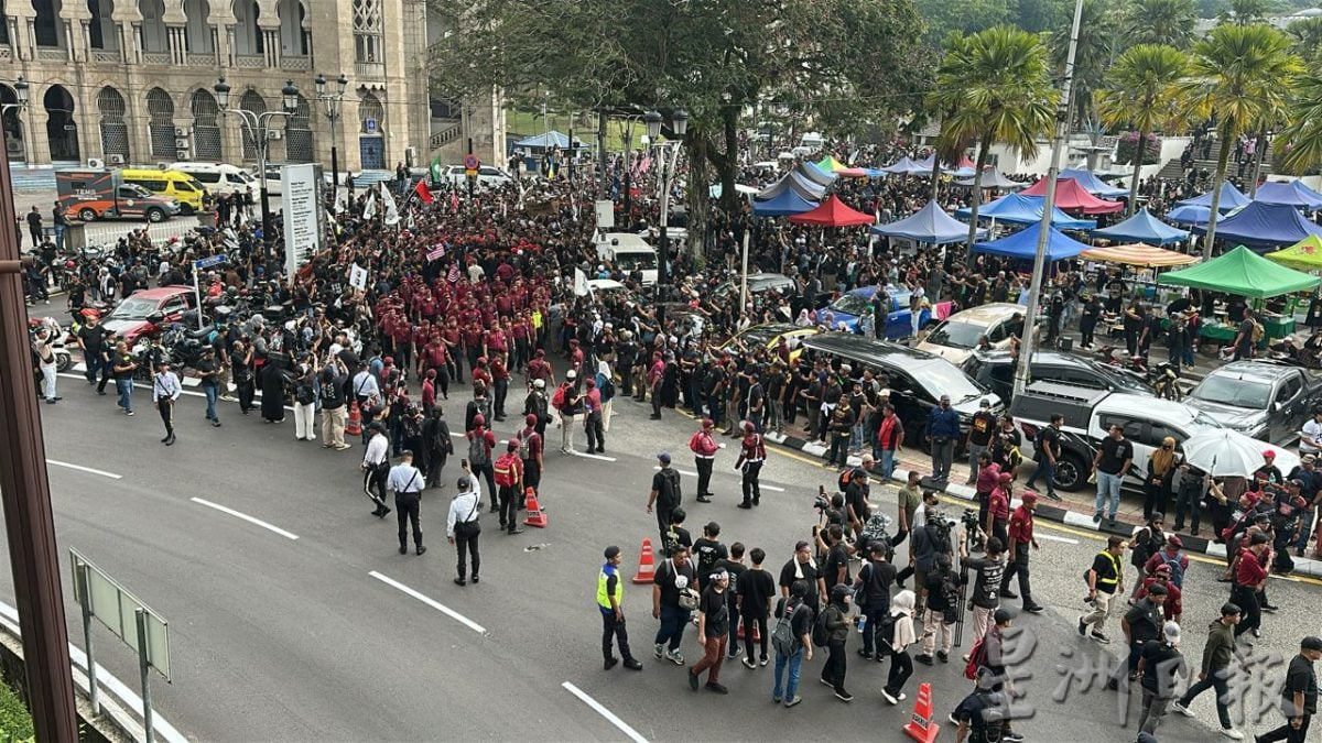 夜报封面/大集会没不愉快事件  黑潮倒安华