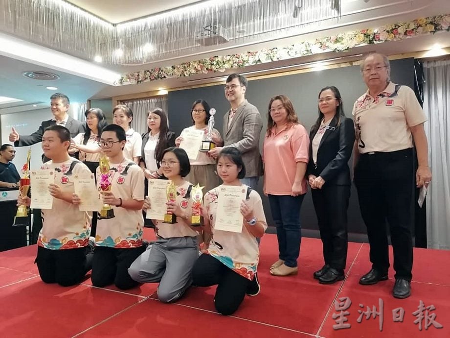 全国华中中堂书法赛，吉华华中夺全场总冠军。