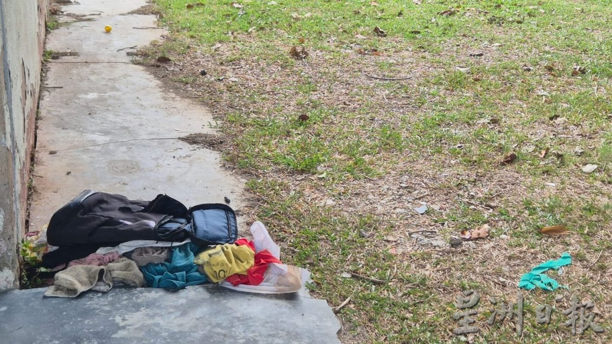 (古城第三版主文)玛琳阿峇迪花园草场的环保站沦为垃圾站