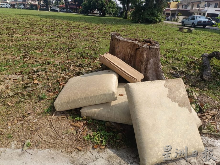 (古城第三版主文)玛琳阿峇迪花园草场的环保站沦为垃圾站