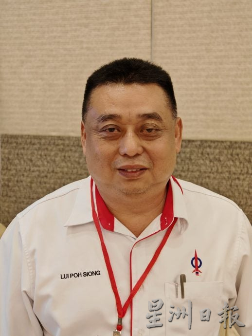 (古城版)九楼后巷沟渠提升减缓水灾,唯通道地势不平积水难通行