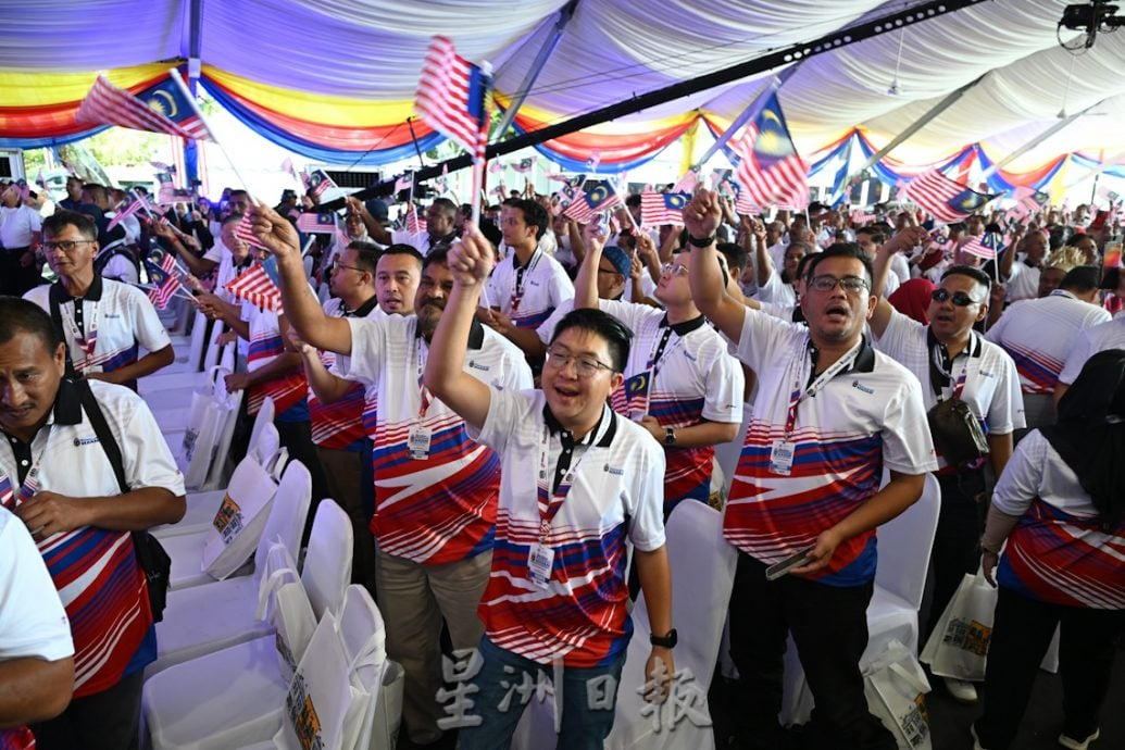 挥动辉煌条纹   国庆巡回车队出发