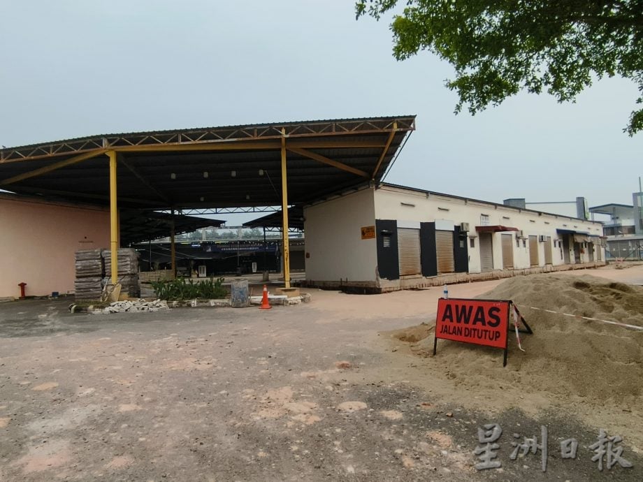 东：直凉巴士站小贩中心进行修复和沟渠工程