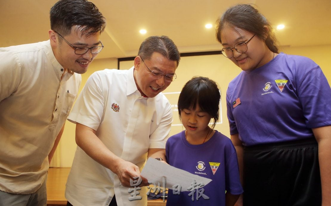 【暖势力】倪可敏履诺拨1.5万设录影棚 2小记者:部长乐于助人就像天使