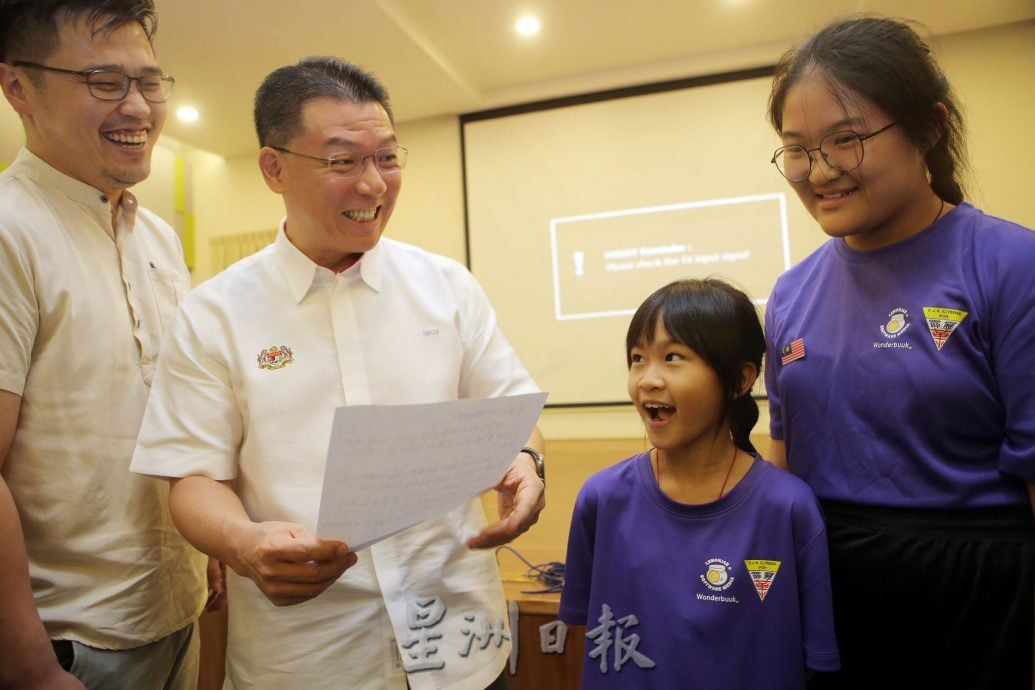 【暖势力】倪可敏履诺拨1.5万设录影棚 2小记者:部长乐于助人就像天使